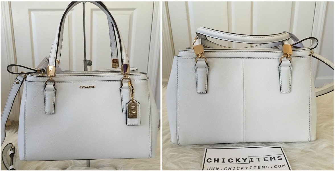  Coach Madison Mini Christie Carryall in Saffiano Leather รหัส 30402 สี White ขนาด 10.5"(L) x 7"(H) x 4.125"(D) นิ้ว เป็นหนัง Saffiano มีลักษณะอยู่ทรง สีขาวดูสบายตา ด้านหน้าและด้านหล้งเรียบ ดูหรูหราคะ