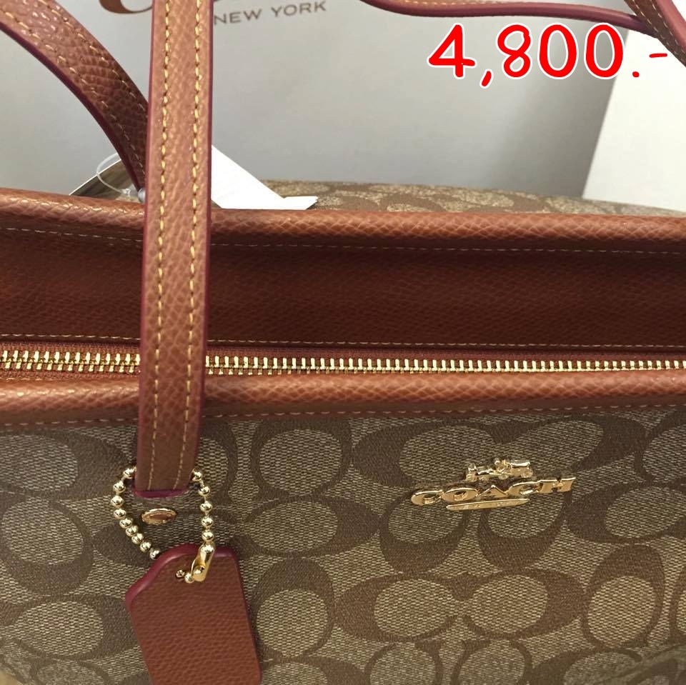 "ราคา 4,800 บาท ยี่ห้อ Coach *รหัสสินค้า F34104 สีน้ำตาล Saddle ขนาด 16"" (L) x 11"" (H) x 7"" (W) *สภาพใหม่ 100% รายละเอียดเพิ่มเติม ของแท้ 100% มาพร้อมป้ายราคา และ Care Card พร้อมส่ง"