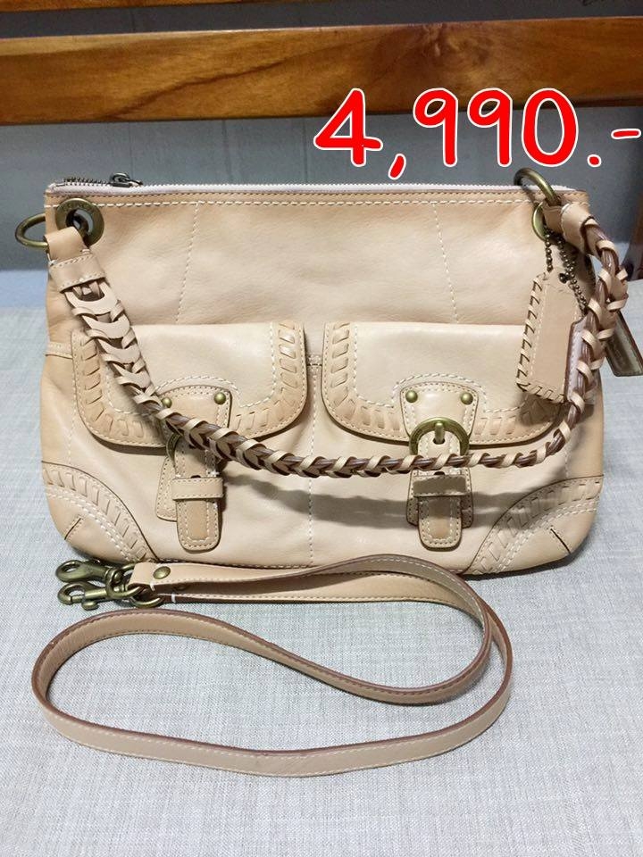 coach รหัส F19013 สีครีม ขนาด ย 13"", ส 9"" สภาพ 99%. เหมือนใหม่ สินค้าไม่มีตำหนิ ไม่เคยใช้งาน ขายขาดทุนค่ะ