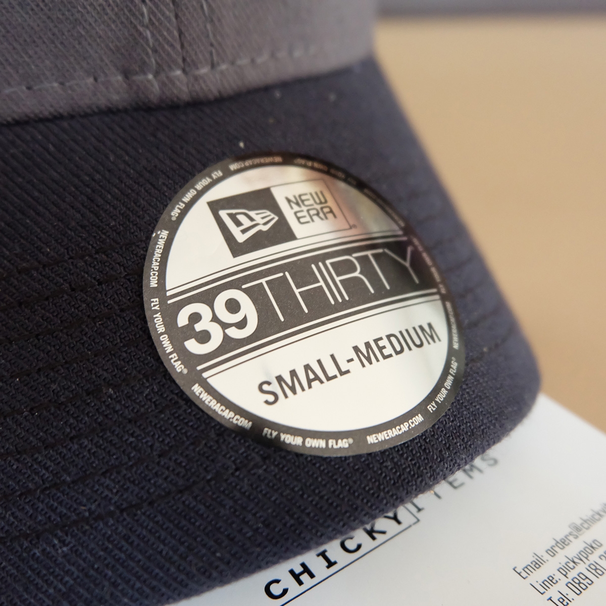 สติกเกอร์ชื่อรุ่น จะบอกว่าเป็นรุ่น 39 THIRTY ตามด้วยขนาดของหมวกค่ะ