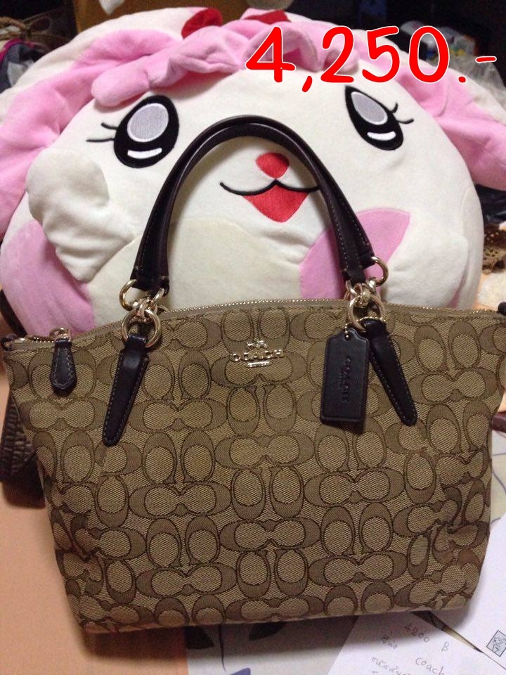 "ราคา4250บาท ยี่ห้อcoach รุ่น F36625 สีน้ำตาล ไม่มีตำหนิ สภาพ97"