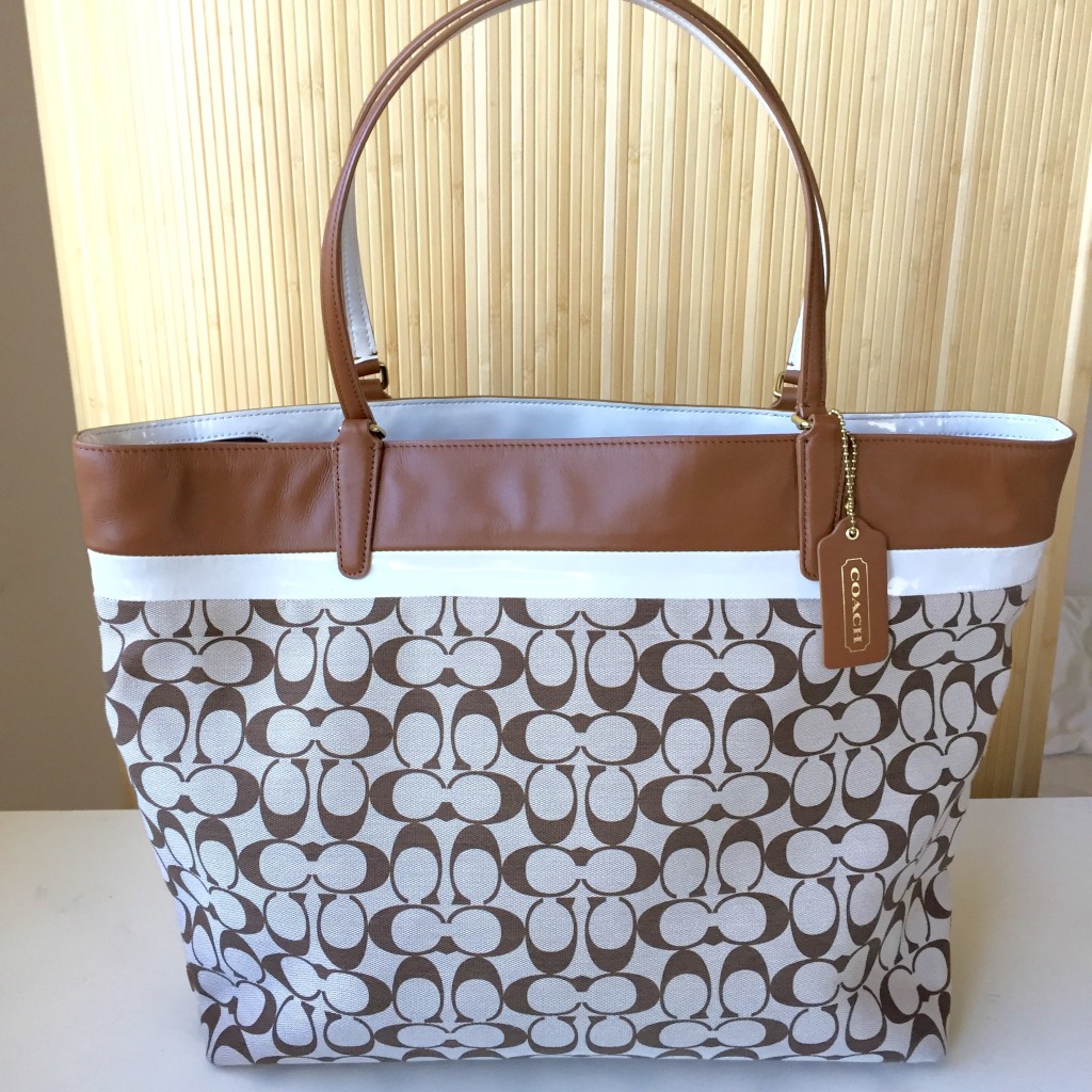 COACH TOTE IN PRINTED SIGNATURE