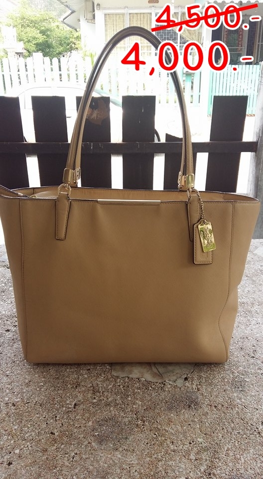 ราคา4000บาท Coach รหัส F29002 MADISON SAFFIANO LEATHER EAST/WEST TOTE สีครีม สภาพ90%