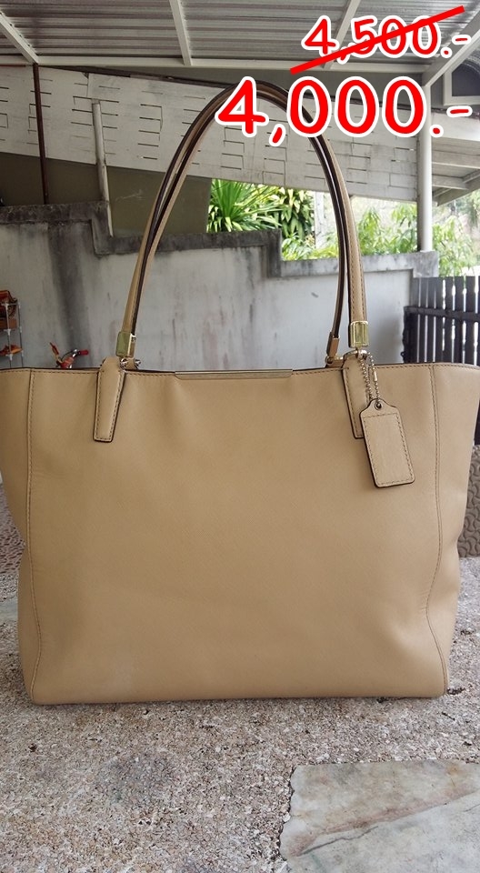 ราคา4000บาท Coach รหัส F29002 MADISON SAFFIANO LEATHER EAST/WEST TOTE สีครีม สภาพ90%