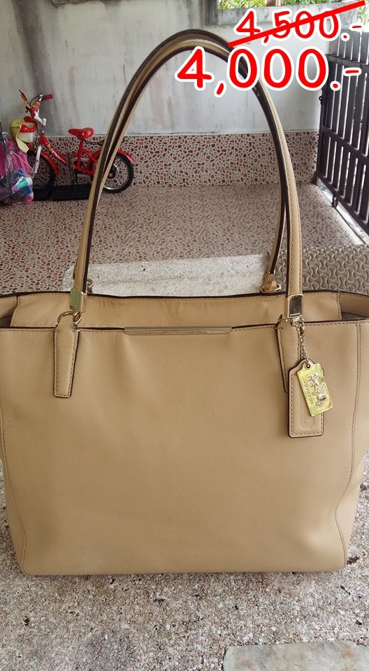 ราคา4000บาท Coach รหัส F29002 MADISON SAFFIANO LEATHER EAST/WEST TOTE สีครีม สภาพ90%