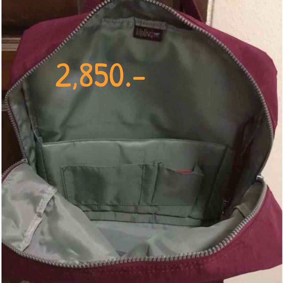 "ราคา 2,850 บาท ยี่ห้อ Kipling รุ่น Kipling sallee backpack สี ชมพู ขนาด 13*14.5*7.5 นิ้ว สภาพ 100% ไม่มีตำหนิ รายระเอียดเพิ่มเติม สินค้าใหม่ ของแท้ กระเป๋าทรงนี้เป็นได้ทั้งเป้และกระเป๋าถือ ดีงามมาก จุของได้เยอะ ส่งฟรี ems"