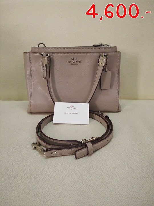 "ราคา4600 ยี่ห้อ coach สี ครีม สภาพ มือสองสภาพดี ใช้งานน้อย ตำนิไม่มี"