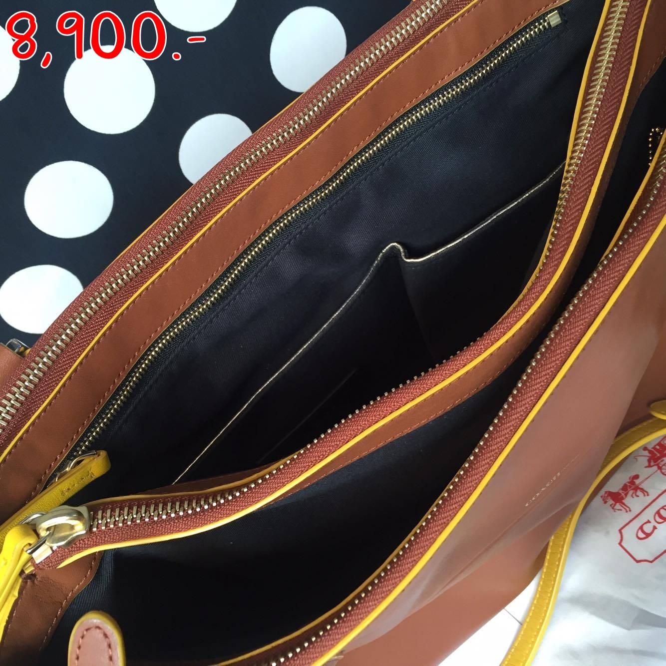 ราคา 8,900 บาท Coach รหัส F30982 Borough Bag Leather with Sunglow Edgepaint Coach แท้ สภาพ 98% ใช้ไป 1 ครั้ง ใหม่มาก มีสายกระเป๋า การ์ด และถุงผ้าค่ะ ซื้อมาจาก shop ต่างประเทศ 12,000 ขาย