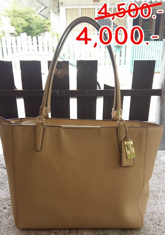 ราคา4000บาท Coach รหัส F29002 MADISON SAFFIANO LEATHER EAST/WEST TOTE สีครีม สภาพ90%