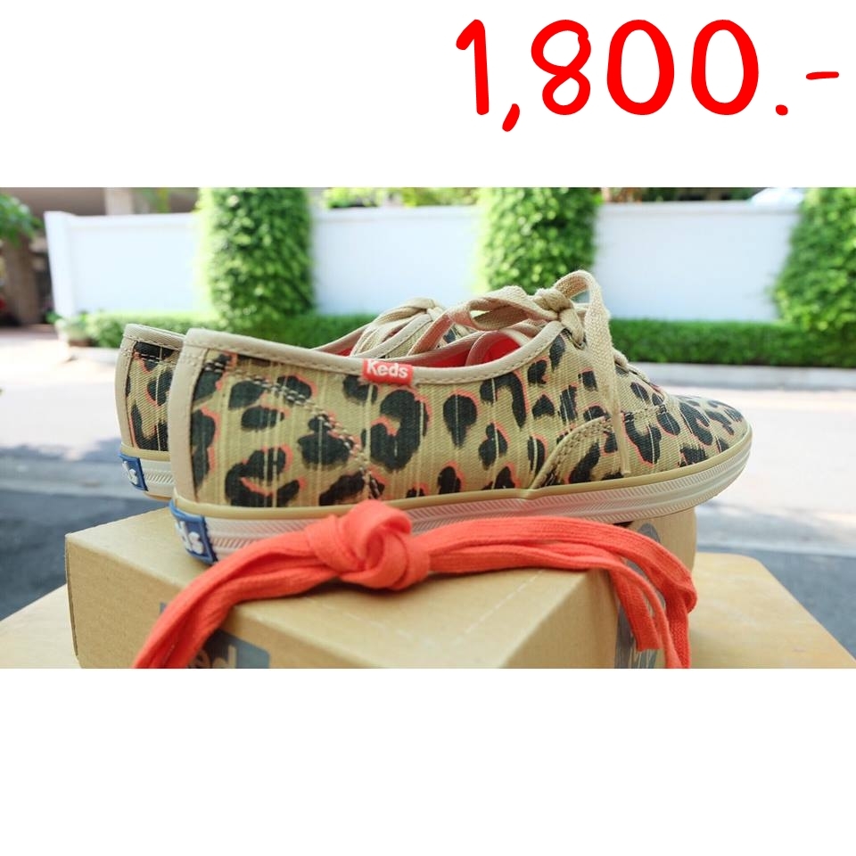 "*ราคา 1,800 บาท ยี่ห้อ Keds *รหัสสินค้า : Champion Leopard Sneakers ลายเสือ สีขาว น่ำตาล แซมชมพู ขนาด EUR: 37.5 or UK:4.5 or US :7 *สภาพ 100 % *ตำหนิ(ในกรณีสินค้ามือสอง) ไม่มี รายละเอียดเพิ่มเติม ในกล่องมีเชือกสีชมพูให้อีก 1 เส้น // รองเท้าใส่สบายมาก เอาไว้ใส่เล่น trend ผ้าใบกำลังมาเลยค่ะ "