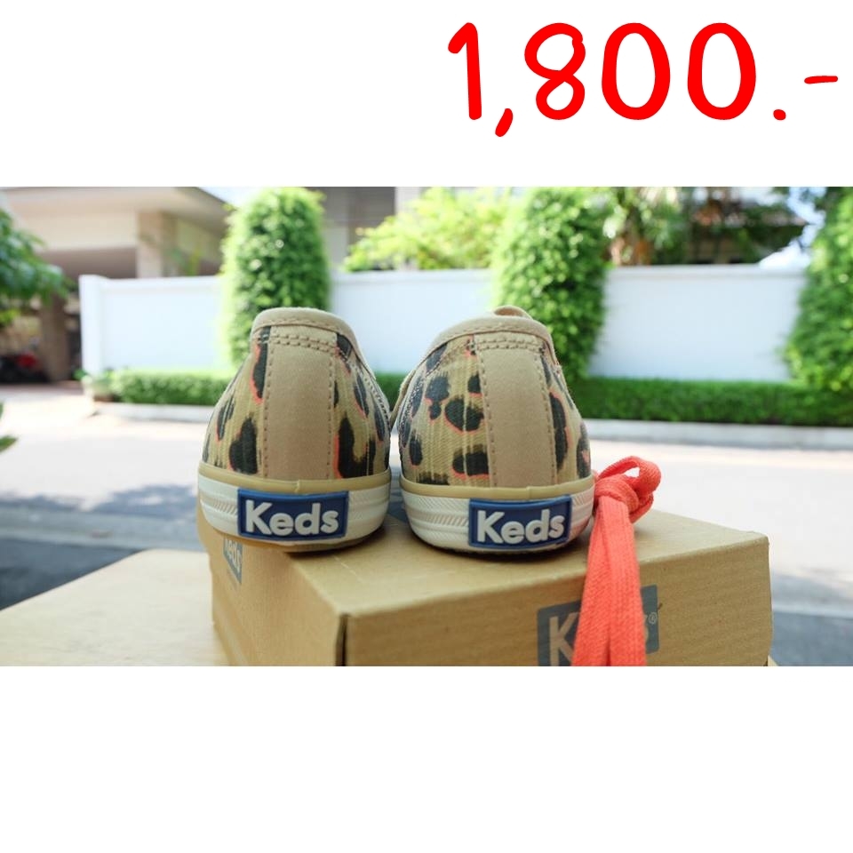 "*ราคา 1,800 บาท ยี่ห้อ Keds *รหัสสินค้า : Champion Leopard Sneakers ลายเสือ สีขาว น่ำตาล แซมชมพู ขนาด EUR: 37.5 or UK:4.5 or US :7 *สภาพ 100 % *ตำหนิ(ในกรณีสินค้ามือสอง) ไม่มี รายละเอียดเพิ่มเติม ในกล่องมีเชือกสีชมพูให้อีก 1 เส้น // รองเท้าใส่สบายมาก เอาไว้ใส่เล่น trend ผ้าใบกำลังมาเลยค่ะ "