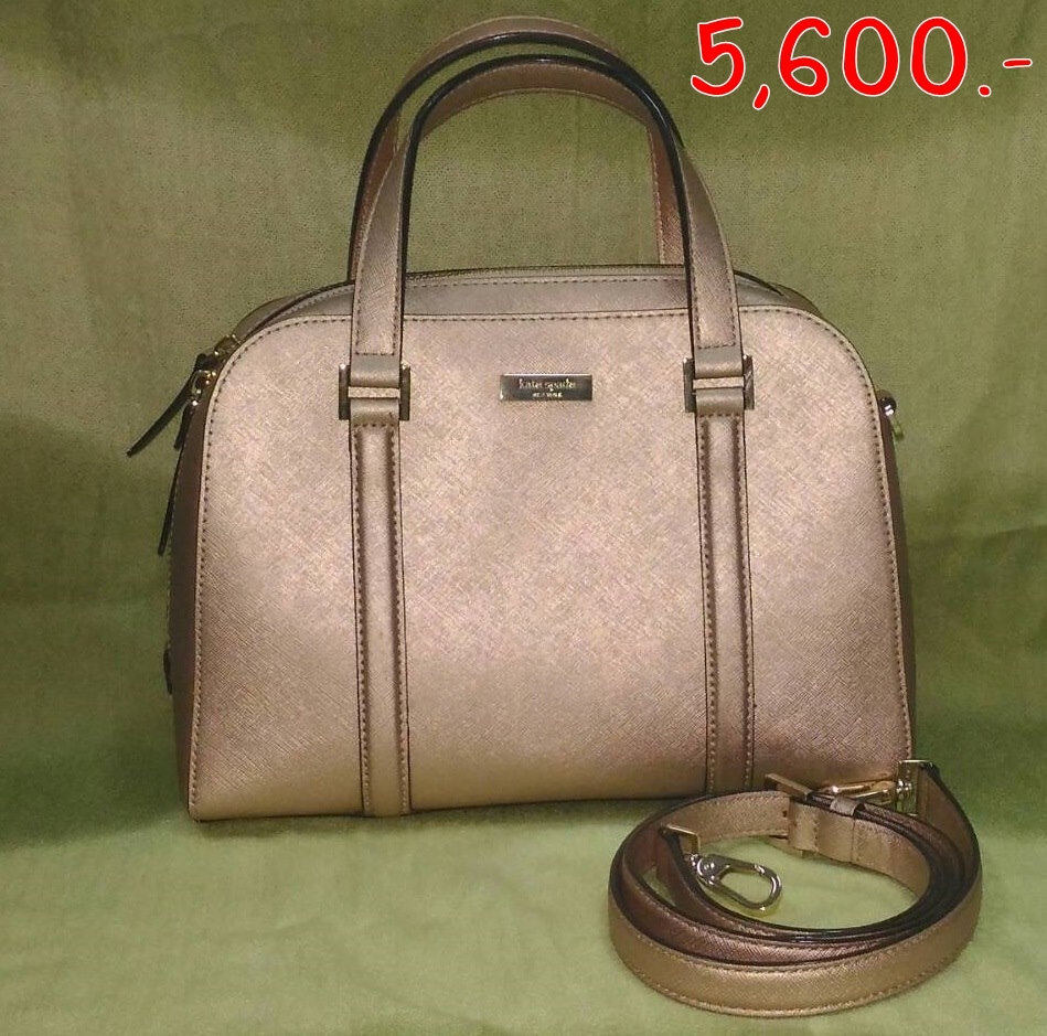 Kate spade รหัสสินค้า WKRU3367 SMALL FELIX NEWBURY LANE สี Rose Gold  ขนาด..11.5 x 8.5 x5 "" รายละเอียดเพิ่มเติม : ซื้อมาแล้วไม่ได้ใช้ขายขาดทุน จ้า