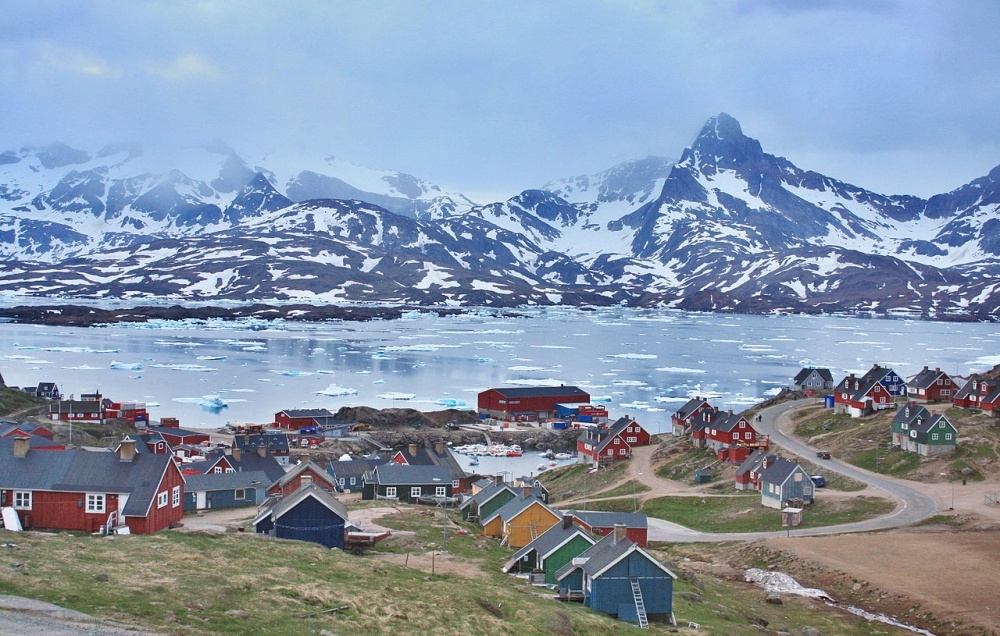 339705-1000-1451759806-1280px-Tasiilaq_-_Greenland_summer_2009