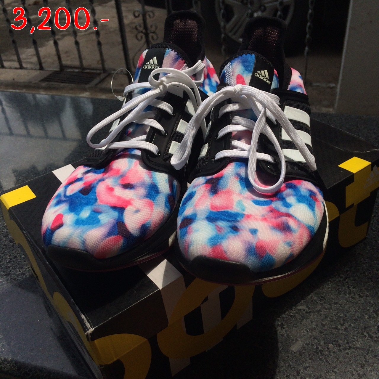 "ราคา 3,200 บาท Adidas CC Sonic Boost W รหัส B32679 SIZE US 9.5 สินค้ามือหนึ่ง แกะกล่อง ไม่เคยใส่ ใส่วิ่งใส่เดินได้ ผ้ายืดยุ่นดีเบาสบายคะ"