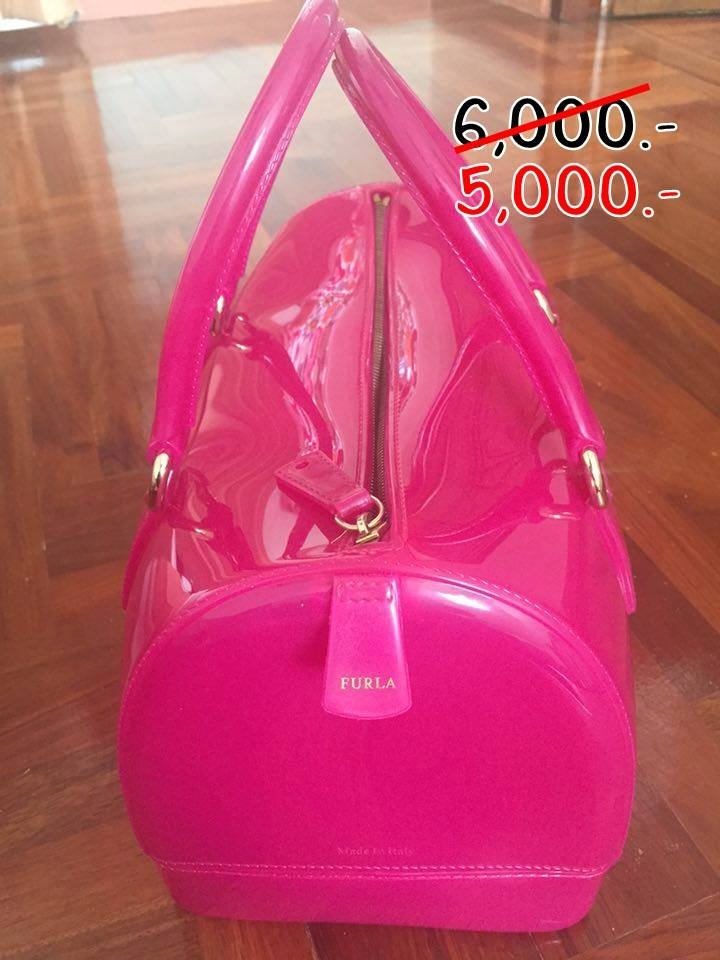 Furla Candy Medium Satchel สี..ชมพู ขนาด...ขนาด 12""W x 8.38""H x 7.50""D สภาพ 90% ตำหนิ(ในกรณีสินค้ามือสอง)ตามภาพ รายละเอียด มีถุงผ้า