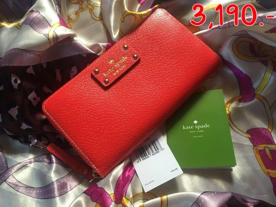 Kade Spade รหัส WLRU1153 ขนาด 10.5*19.5*2cm มือหนึ่ง Weight (kg) : 0.50 Product description : KATE SPADE กระเป๋าสตางค์ รุ่น neda WLRU1153 wellesley (hotrose) KATE SPADE NEW COLLECTION 2015 กระเป๋าสตางค์ทรงยาว กระเป๋าหนัง คุณภาพสูง ดีไซน์สุดเก๋และทันสมัยสามารถใส่บัตรเครดิตได้หลายช่องพร้อมช่องซิปใส่เหรียญ Specifications: Zipper opening Inside: zipper coin purse, card pocket 12, wallet 3, pocket 2 outside: open pocket 1