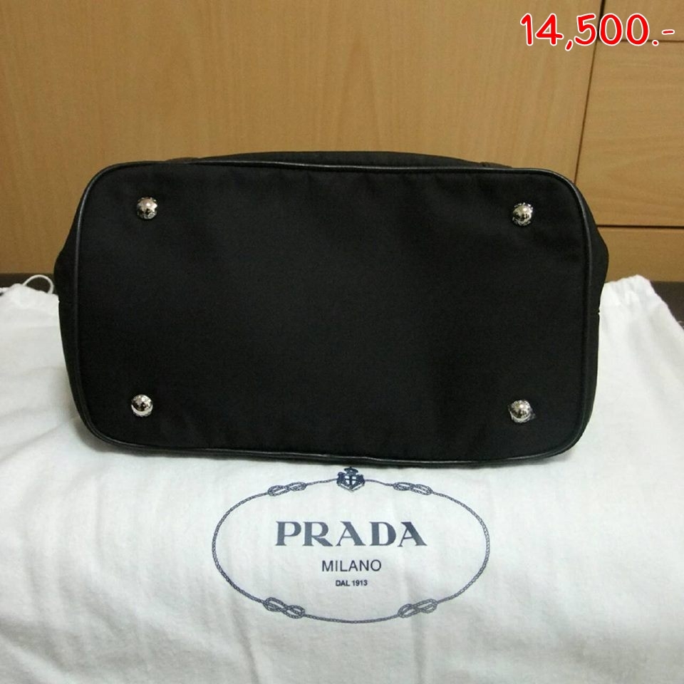 ราคา : 14,500 บาท ยี่ห้อ : Prada Nylon Tessuto รหัสสินค้า : BN1841 (สีดำ-อะไหล่เงิน) ขนาด : 29 รายละเอียดเพิ่มเติม : อุปกรณ์ครบพร้อมถุงผ้า การ์ด (ไม่ค่อยได้ใช้เลยค่ะ) สภาพ : 90% ไม่มีตำหนิ