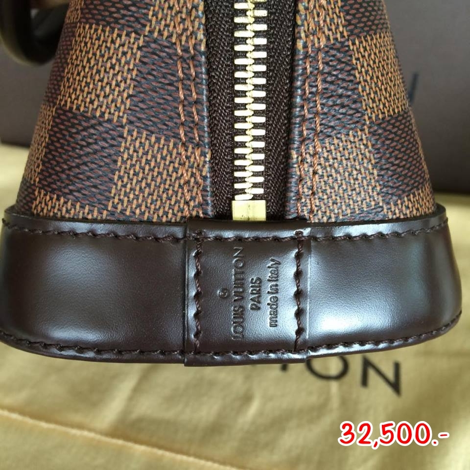 "ราคา. 32,500 บาท กระเป๋า. Louis vuitton. รุ่น. Alma BB. ลาย. Damier. ปี15. สภาพ95%. อุปกรณ์มี. กล่อง. ถุงผ้า. ใบเสร็จพร้อม. Date code. FO 2145"