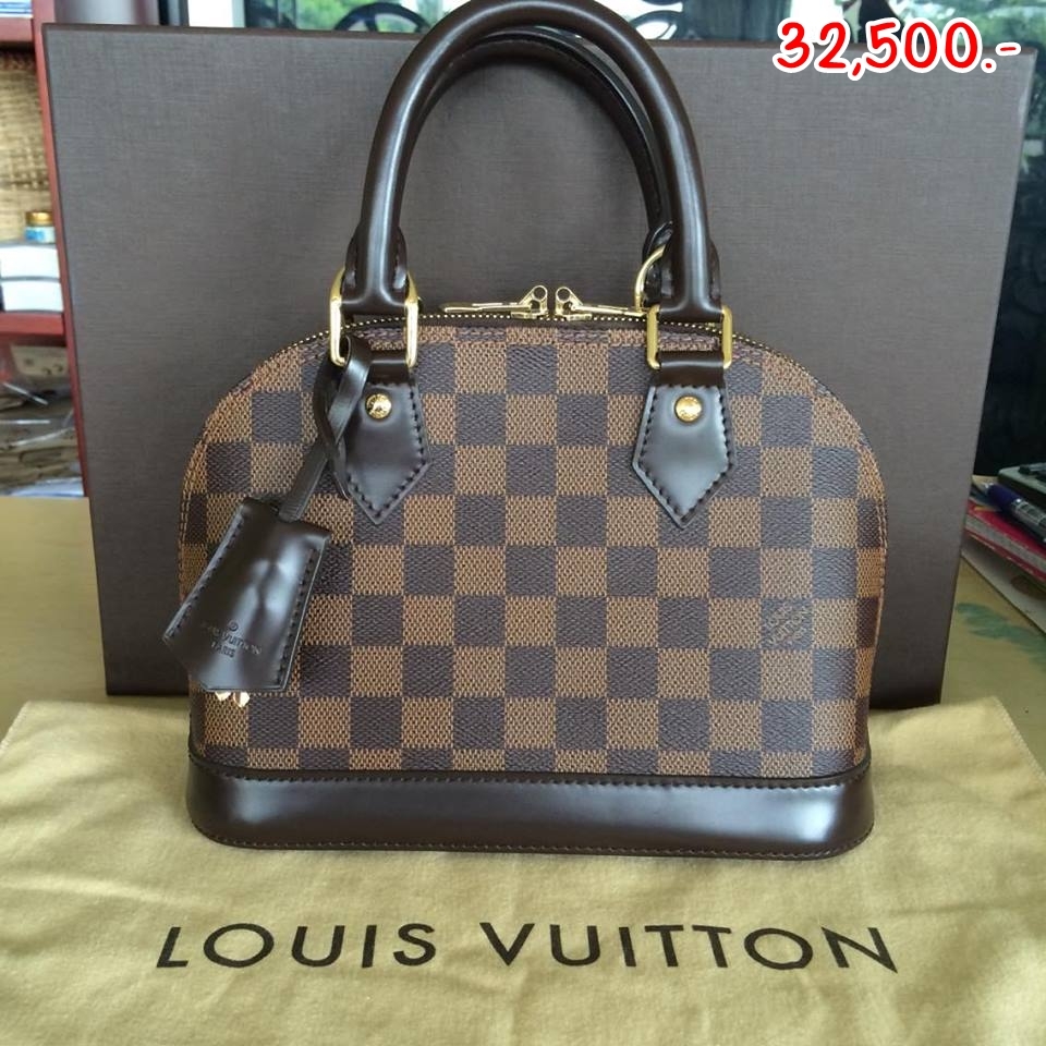 "ราคา. 32,500 บาท กระเป๋า. Louis vuitton. รุ่น. Alma BB. ลาย. Damier. ปี15. สภาพ95%. อุปกรณ์มี. กล่อง. ถุงผ้า. ใบเสร็จพร้อม. Date code. FO 2145"