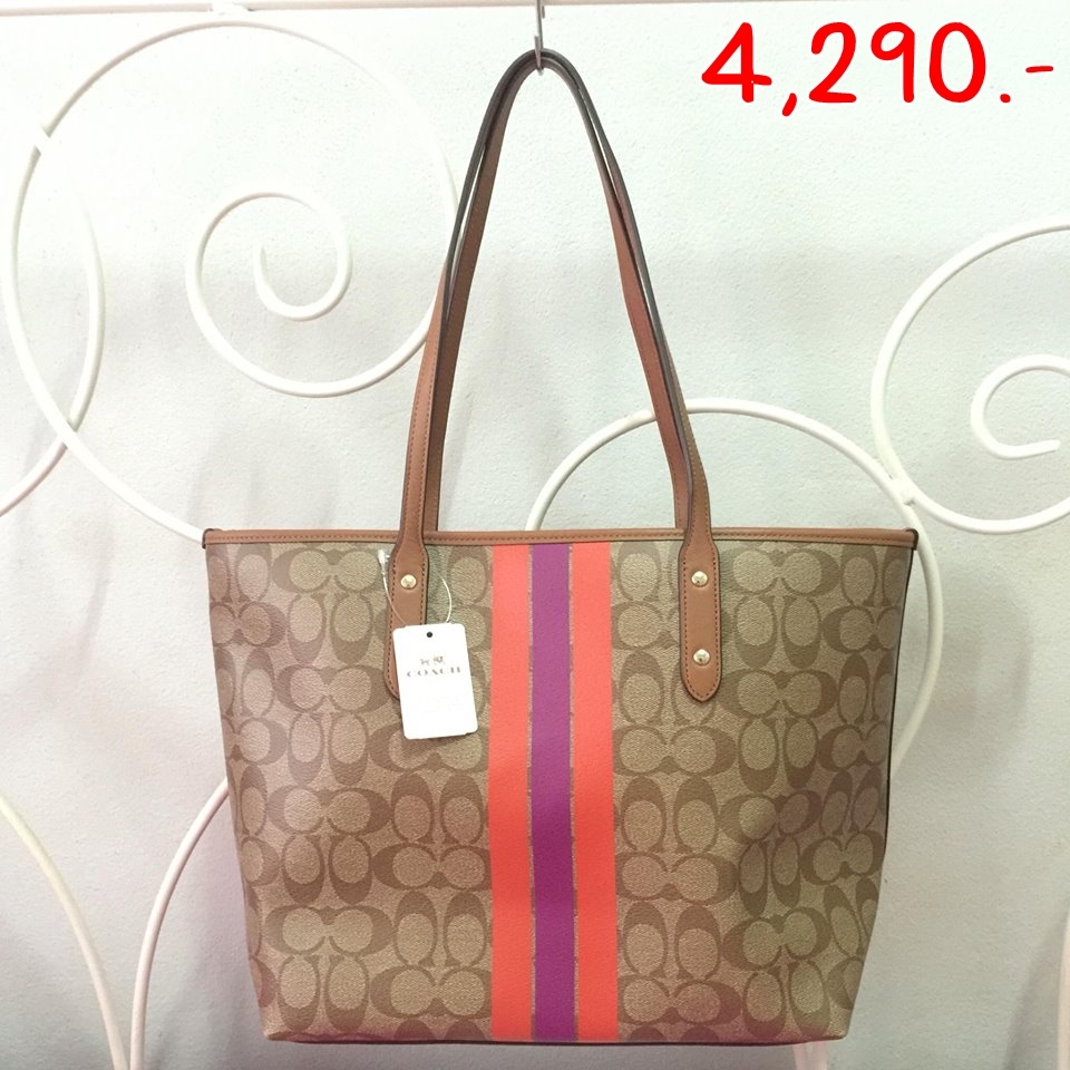 "ราคา : 4290 ยี่ห้อ: Coach รหัสสินค้า : Coach Versity Stripe Tote  Color Khaki ขนาด : 12 x 10 x 5 รายละเอียดเพิ่มเติม : มีซิปบน ด้านในมีข่องซิป 1 ช่อง ช่องเล็ก 2 ช่อง"