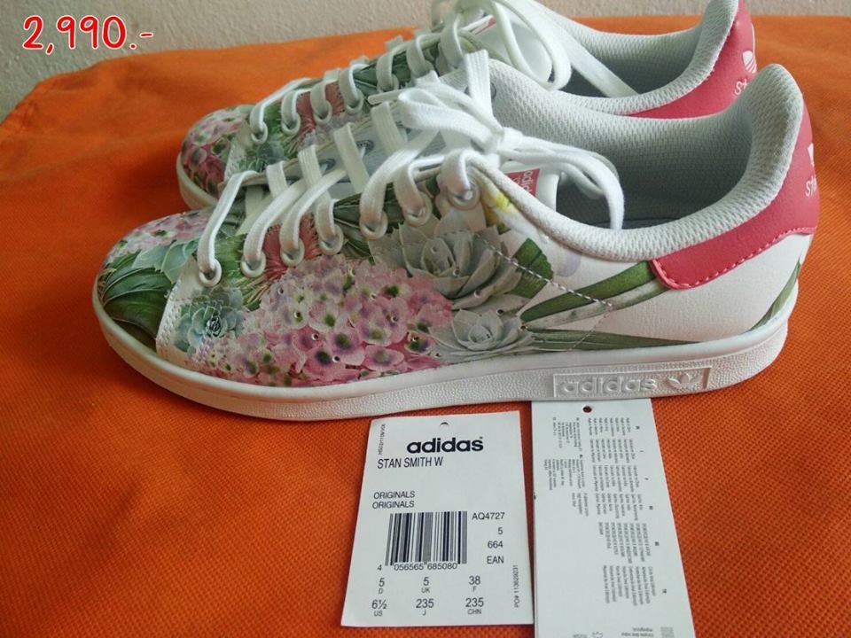 ราคา: 2990 บาท ยี่ห้อ: Adidas Stan Smith Floral-white-Pink ขนาด: UK 5 (23.5 cm) สั่ง preorder จากอังกฤษ สภาพ : 90% มือสอง ไม่มีกล่อง ตำหนิ: สกรีนโลโก้ที่พิ้นรองเท้าข้างซ้ายถลอกนิดหน่อย หมายเหตุ : ใส่ไป 2 ครั้ง ขายเพราะไซส์ใหญ่ไป