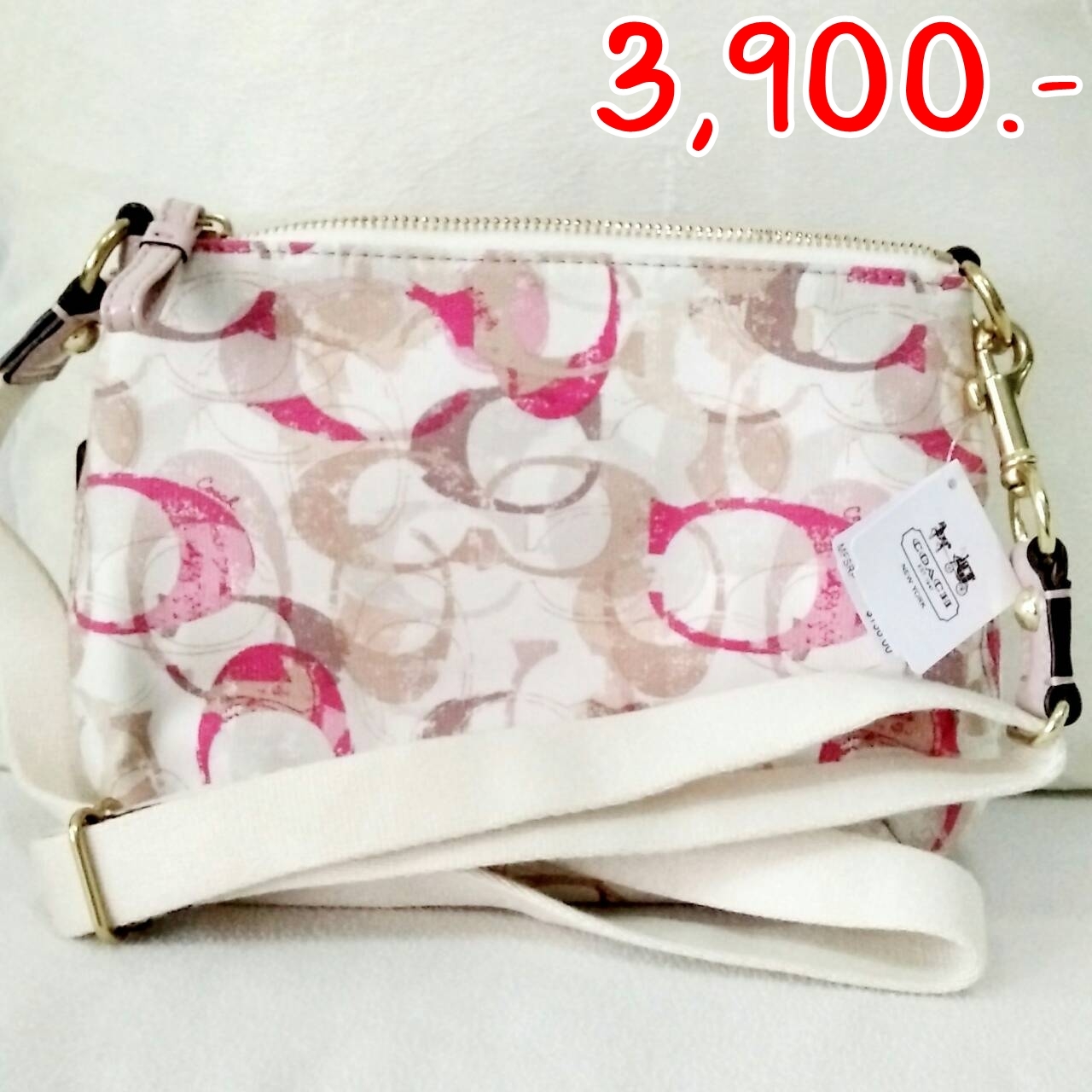 ราคา : 3,900  ยี่ห้อ: Coach  Pink coach poppy stamped swing pack  Crossbones purse  รหัส 49202 pink  ขนาด 9 ""L *7"" H*3""W  สภาพ: ใหม่ 100%