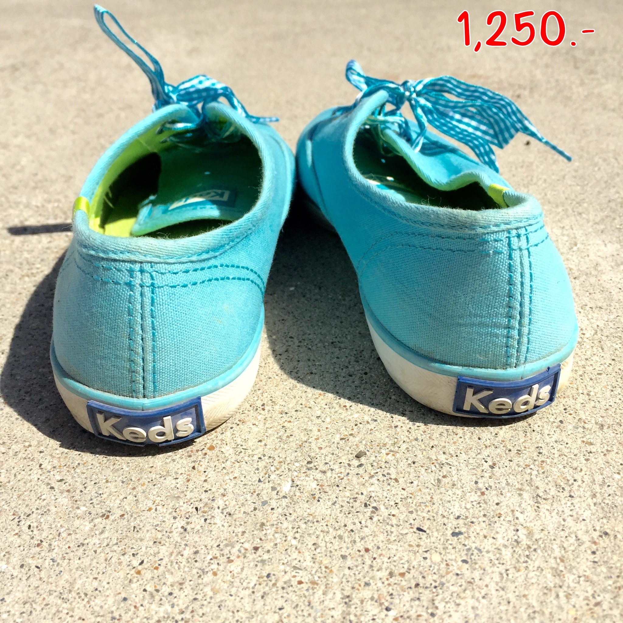 ราคา 1,250 บาท รองเท้า KEDS สีฟ้า สินค้ามือ2 size US6