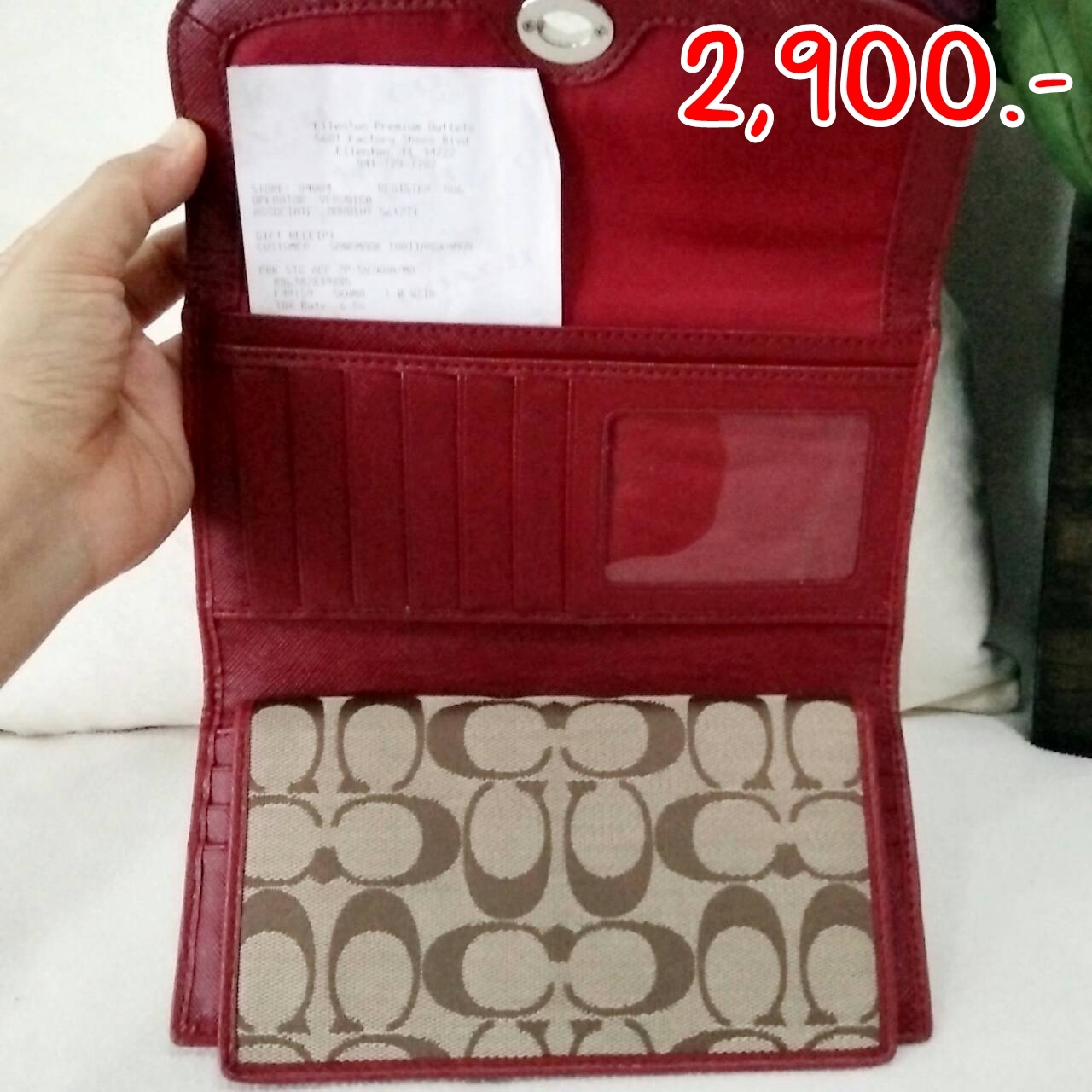 ราคา : 2,900 ยี่ห้อ: Coach Coach park signature Accordion 2IP รหัส F49145 สีแดง ขนาด 7 3/4"" L*4""H* สภาพ: 98% เคยใช้ 1 ครั้ง