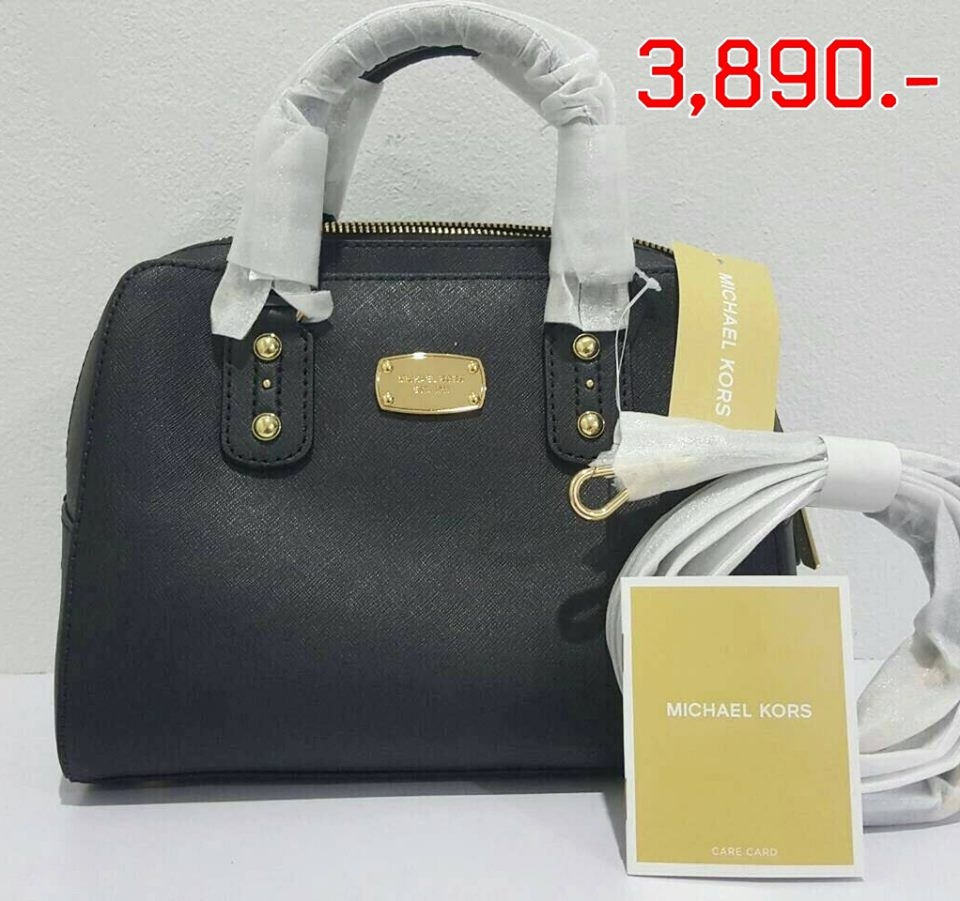 กระเป๋า Michael Kors ราคา : ราคา 3,890 บาท (ลดจาก 4,490 บาท) ยี่ห้อ:Michael Kors ขนาด : 10 รายละเอียดเพิ่มเติม : สีคำ มือหนึ่ง - สภาพ : 100% 