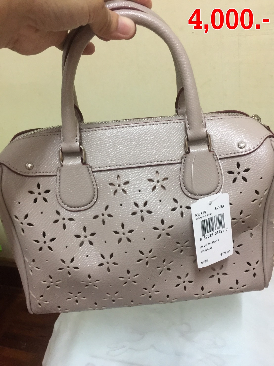 กระเป๋า Coach ราคา 4,000 บาท ยี่ห้อ. Coach ขนาด 9นิ้ว ของใหม่ค่ะ