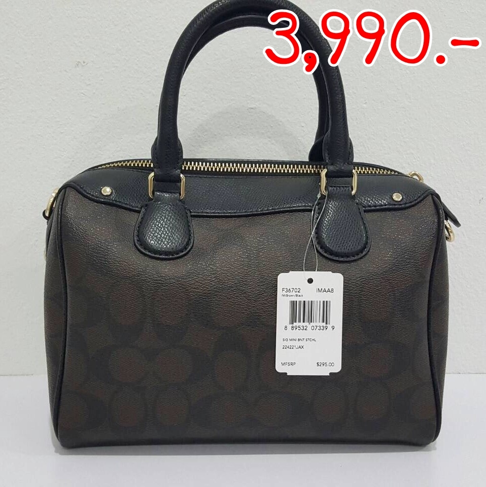  กระเป๋า Coach F36702 MINI BENNETT SATCHEL IN SIGNATURE ราคา : 3990 ยี่ห้อ:Coach รหัส F36702 ขนาด : 9" (L) x 6 1/2" (H) x 5" (W) รายละเอียดเพิ่มเติม : สีนำ้ตาลดำ มือหนึ่ง - สภาพ : 100% 