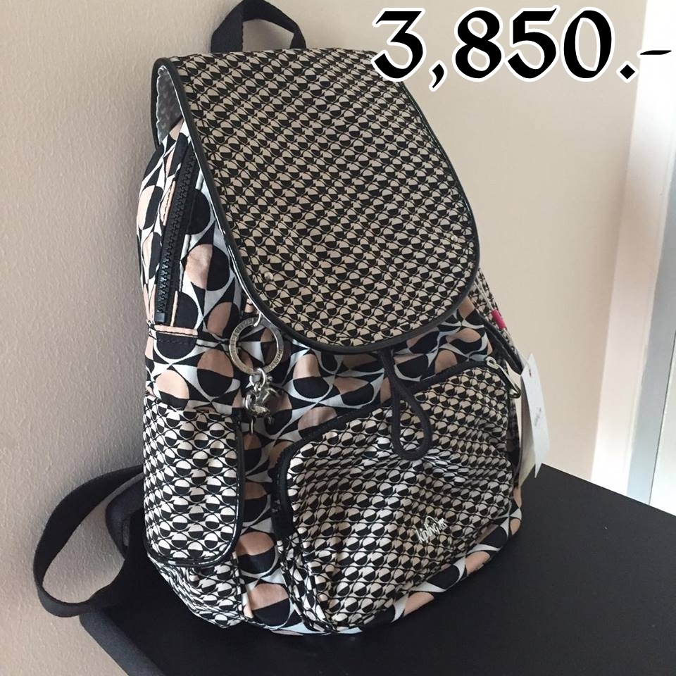 กระเป๋า Kipling CITY PACK S KT Mix Print Daypack ราคา : 3,850 บาท ยี่ห้อ: kipling รหัสสินค้า : K18731J56 ขนาด :27 L x 33.9H x 19W cm รายละเอียดเพิ่มเติม : สี Mix Print น่ารักมากค่ะ ขนาดสะพายกำลัง ราคานี้รวมส่ง EMS ค่ะ - ตำหนิ : ไม่มี ของใหม่ค่ะ