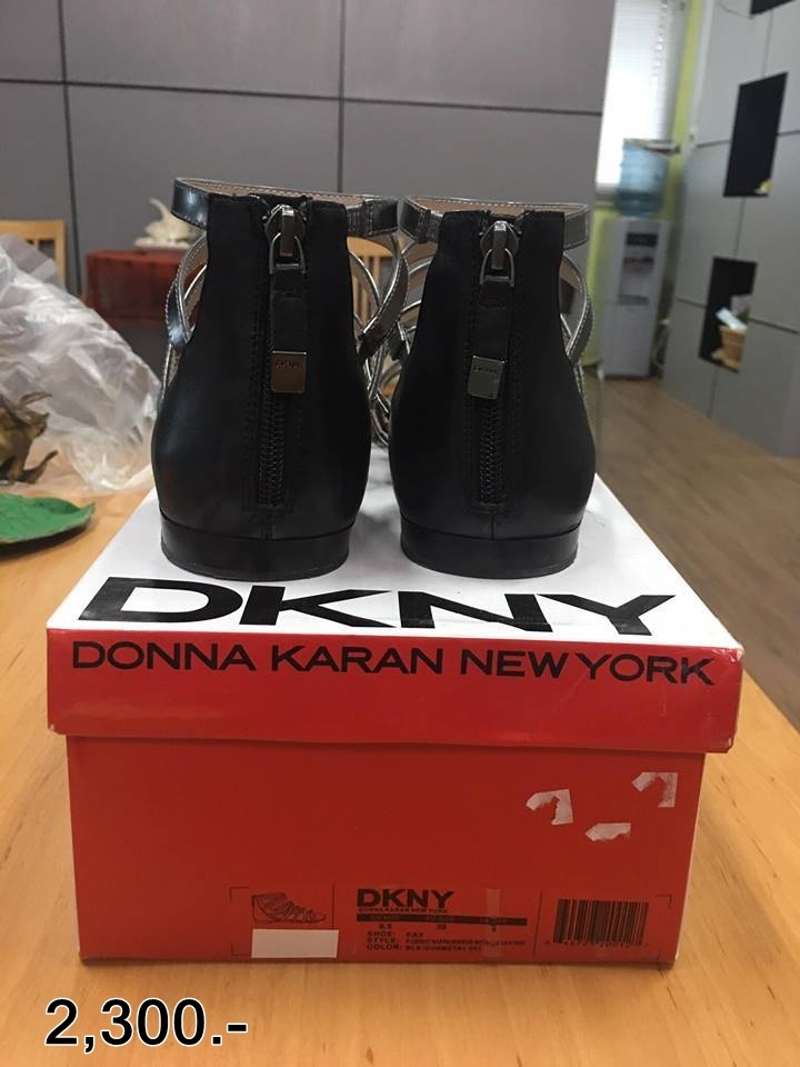 รองเท้า DKNY US SIZE 8.5 Price 2,300 Shoe FAY ( DKNY) STYLE K1509057 NAPPA/MIRROR METALLIC LEATHER COLOR BLK-GUNMETAL 091 US SIZE 8.5 EU SIZE 39 UK SIZE 6 รายละเอียดสินค้า - สินค้ามือ 1 - สินค้าพร้อมกล่อง - จัดส่งฟรี EMS 