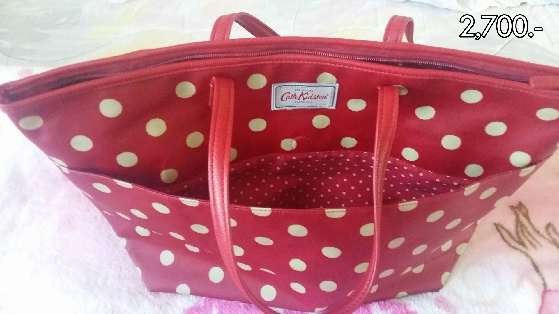 "ราคา 2,700 บาท ยี่ห้อ Cathkidston ขนาด 50×28×17 สภาพ100% ไม่มีตำหนิ ใช้เพียงครั้งเดียว"