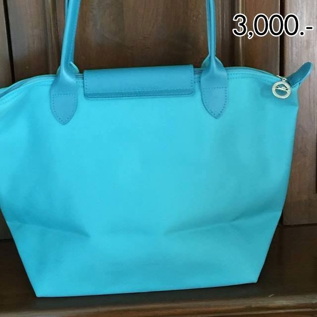 ราคา : 3,000 บาท ยี่ห้อ:Longchamp รหัสสินค้า : ขนาด : 14*10นิ้ว รายละเอียดเพิ่มเติม : ในกรณีสินค้ามือสอง - สภาพ :80% - ตำหนิ : เปื้อนรอยมือนิดหน่อย ชื่อผู้ขาย : เอื้อย เบอร์โทรศัพท์ : 081-4588224 ไอดี LINE :Lalida2231