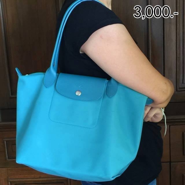 ราคา : 3,000 บาท ยี่ห้อ:Longchamp รหัสสินค้า : ขนาด : 14*10นิ้ว รายละเอียดเพิ่มเติม : ในกรณีสินค้ามือสอง - สภาพ :80% - ตำหนิ : เปื้อนรอยมือนิดหน่อย ชื่อผู้ขาย : เอื้อย เบอร์โทรศัพท์ : 081-4588224 ไอดี LINE :Lalida2231