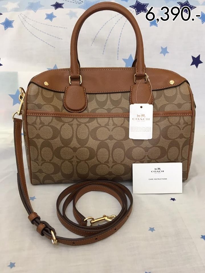 ราคา : 6,390 บาท ยี่ห้อ: Coach รหัสสินค้า : F36187 BENNETT SATCHEL IN SIGNATURE ขนาด : 12x7x6 นิ้ว รายละเอียดเพิ่มเติม : ใหม่ป้ายห้อย ใส่ของได้เยอะ มีแคร์การ์ด สายสะพายยาว ชื่อผู้ขาย : คุณเก๋ เบอร์โทรศัพท์ : 0866814268 ไอดี LINE : peratcha11